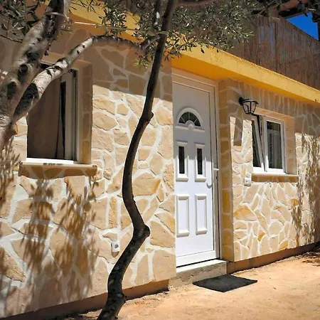 Island Stone House Apartment