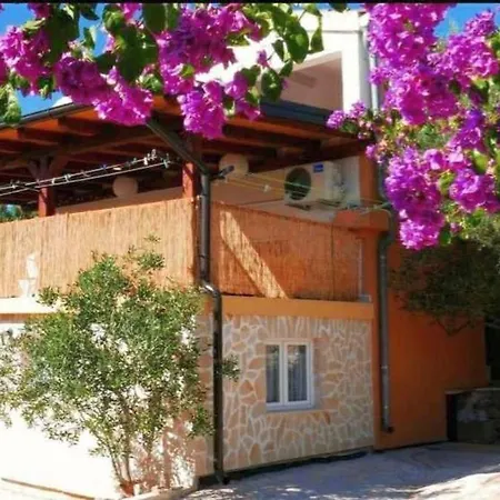 Apartment Island Stone House